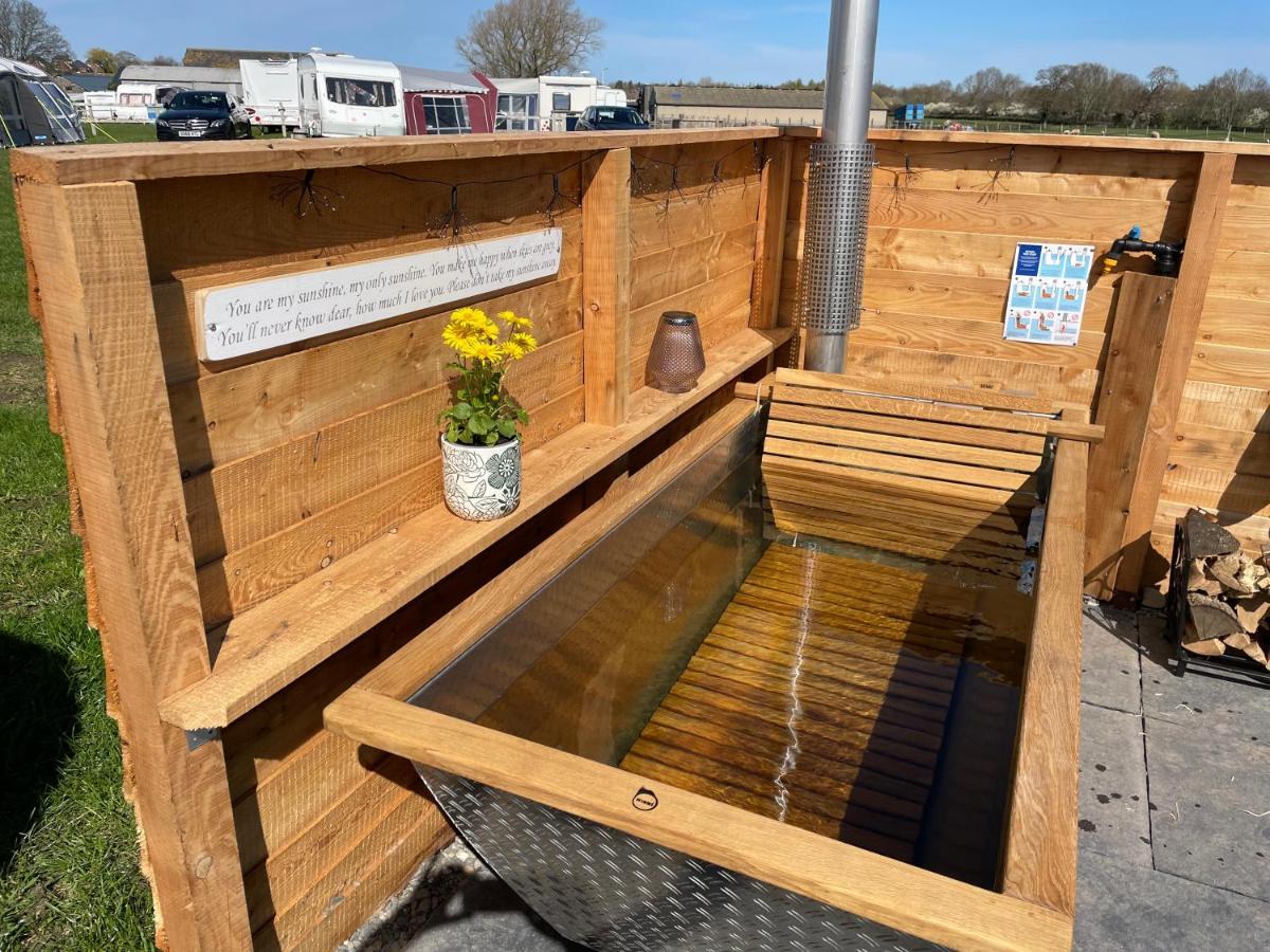 מלון Rhuddlan Abbey Farm Luxury Glamping מראה חיצוני תמונה